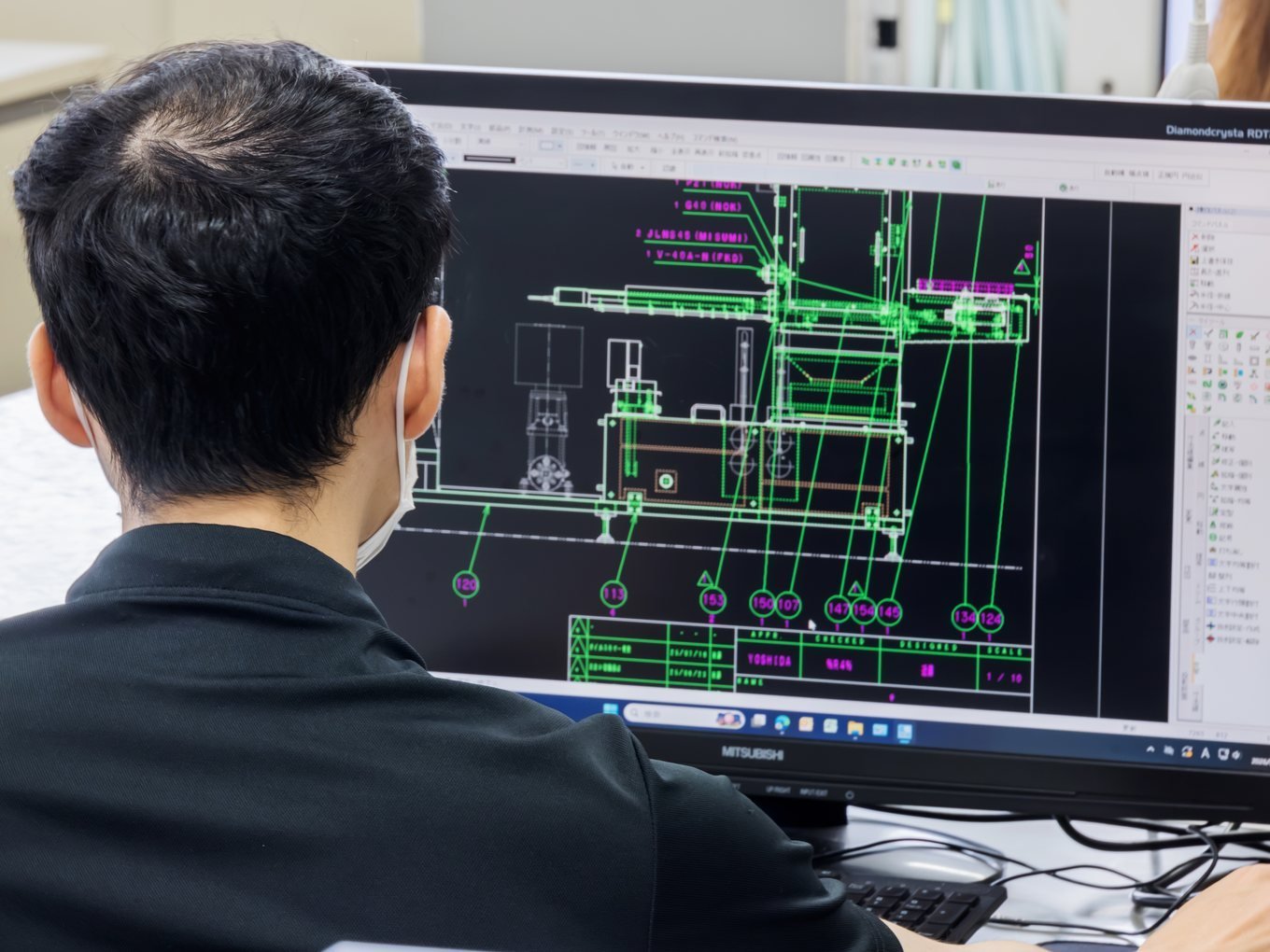 CAD で専用機を設計する様子